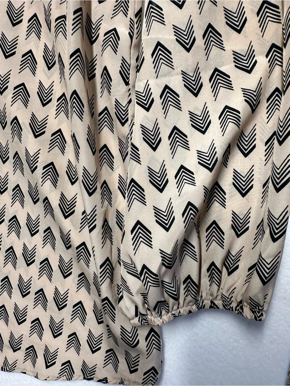 Maurices Women’s Medium Chevron Print Blouse • Crisscross Neckline Top - Picture 5 of 6